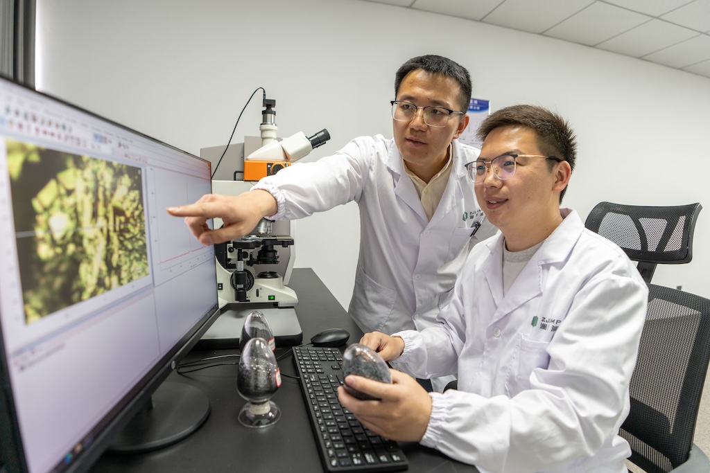 浙南首个石墨烯研究院里的“烯”奇事