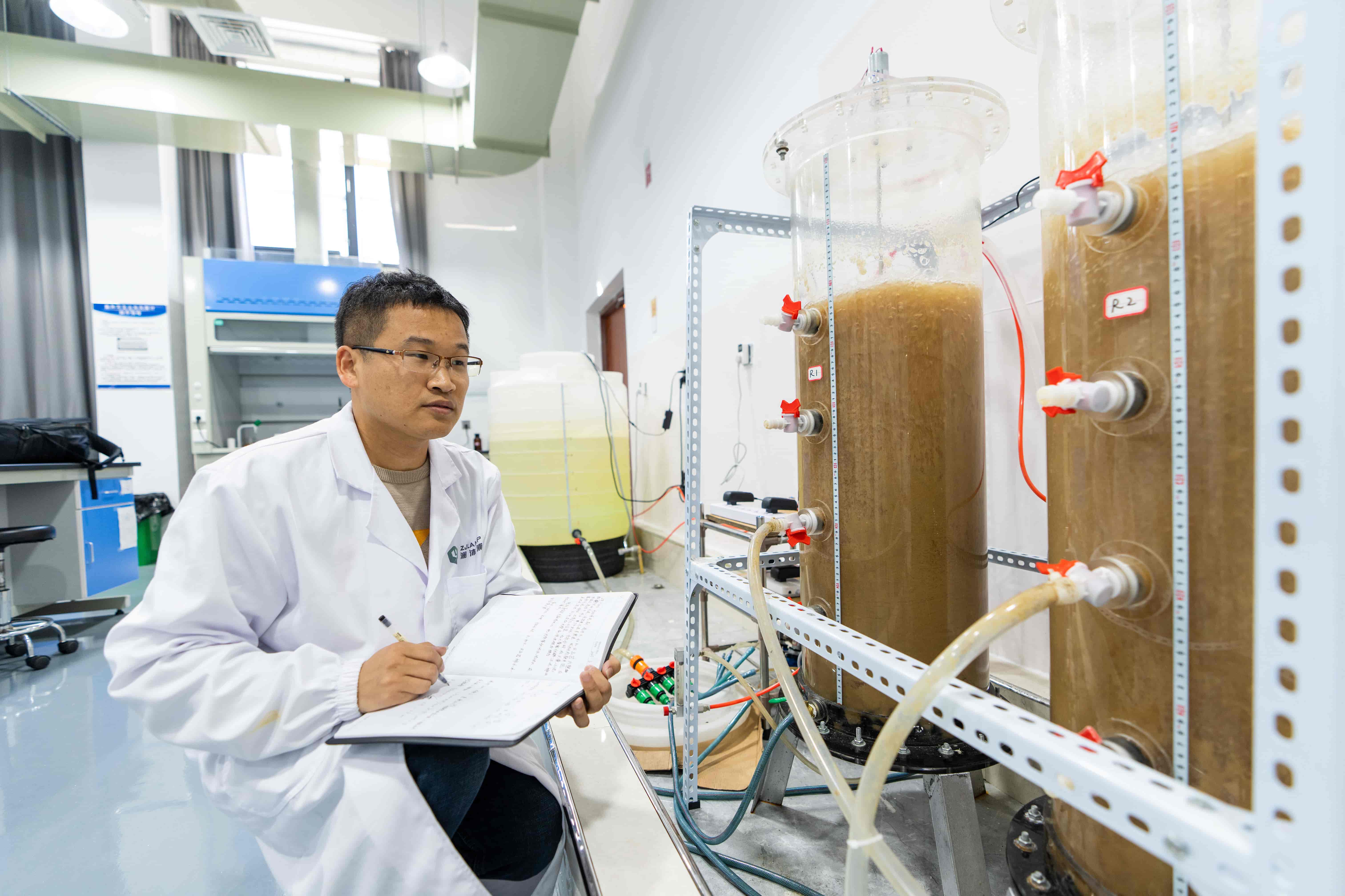 浙南首个石墨烯研究院里的“烯”奇事