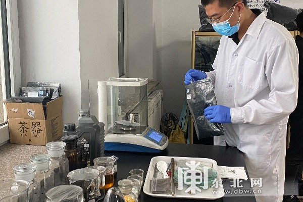 【走向我们的小康生活】鹤岗市：点“墨”成“金”