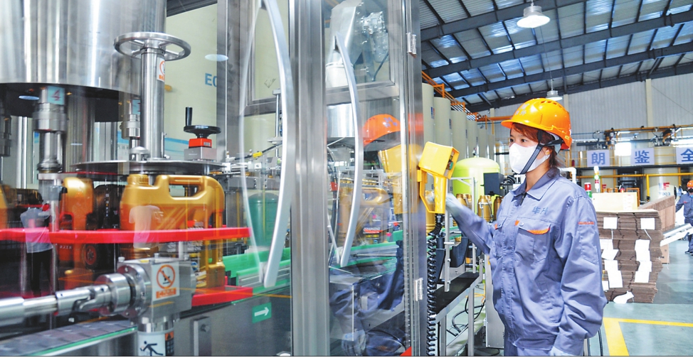 [走向我们的小康生活]鹤岗：石墨产业成转型重要支撑