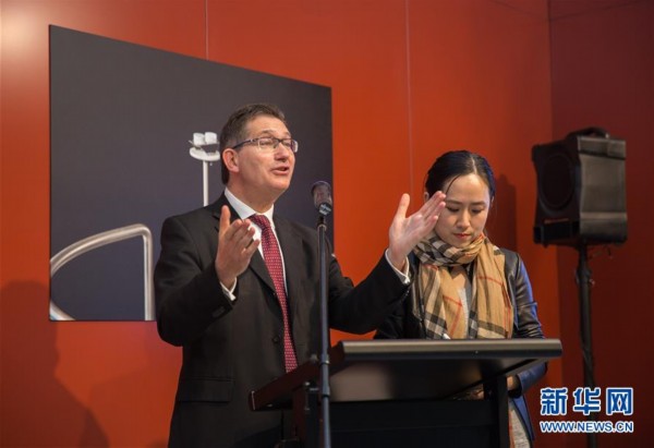 （国际）（2）澳大学与中国企业成立联合实验室研究石墨烯技术