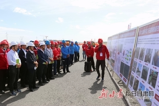 路桥三公司七瓜一标顺利完成石墨烯复合橡胶改性沥青上面层试验段铺筑