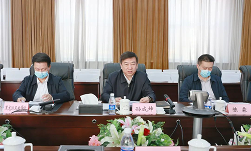孙成坤主持召开全市石墨产业发展座谈交流会议
