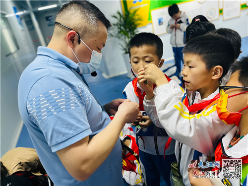 在寻访“富裕江西”实践活动中激扬青春——九江小学三(3)中队参加社会实践营活动（组图）