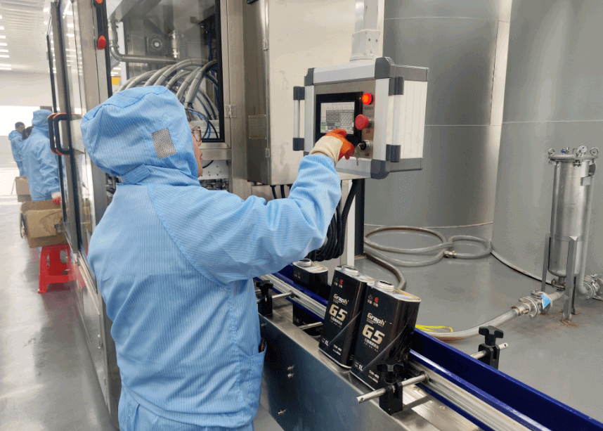 都昌县：引入产值2亿元的石墨烯机油生产线