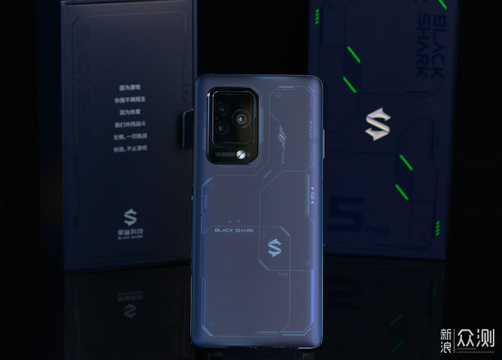 黑鲨5是游戏手机？外观精致拍照强，不太一样_新浪众测