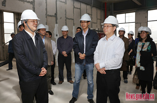 南宁市与广西大学举行石墨烯产业化项目现场办公会