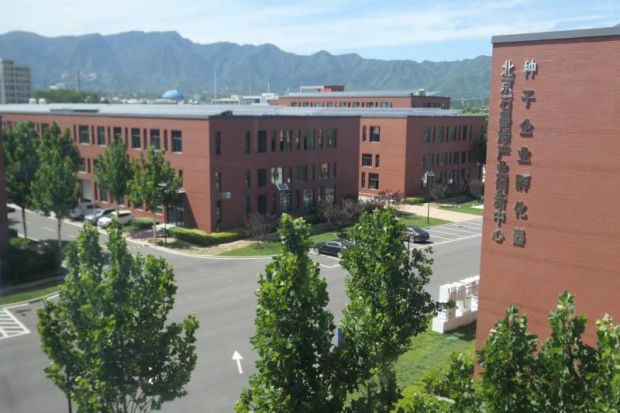 北京房山：石墨烯技术制造液冷服 一线防疫人员查收“清凉”