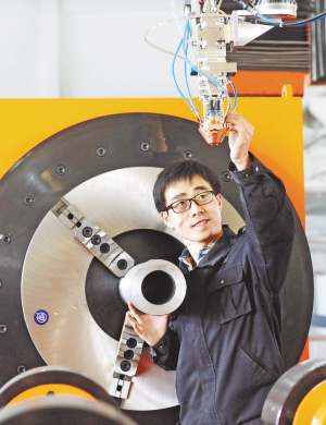 实施“九大行动” 全力建设东北亚科创中心城市哈市将坚持科技“四个面向”，加速突破产业关键核心技术，支撑产业链整体向中高端迈进