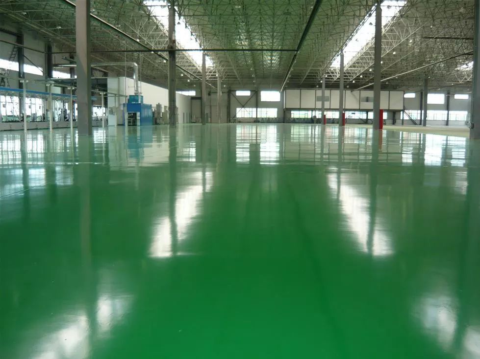 目前我国地坪漆市场规模约230亿元，预计未来五年规模有望达到500亿元。地坪漆“大战”，下一场争夺战已然拉开序幕？