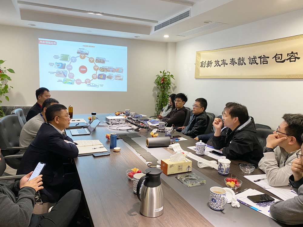 智己汽车科技内外饰部吴迪总监一行来多凌参观考察