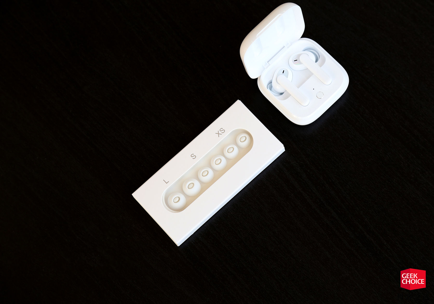 OPPO Enco W51 体验：同级别少有的主动降噪能力+无线充电，499 元能买到