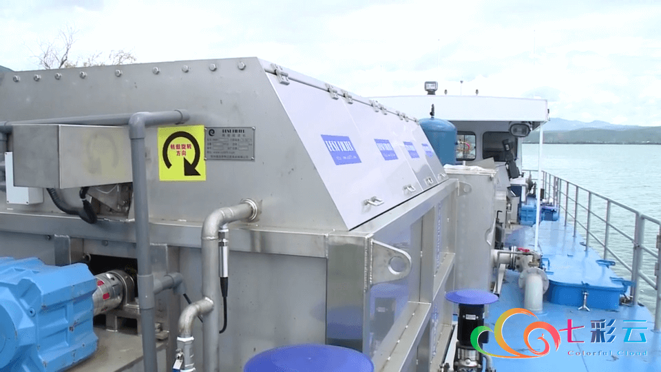洱海第一台“石墨烯 微絮凝 藻水分离技术”藻水分离装置下水运行