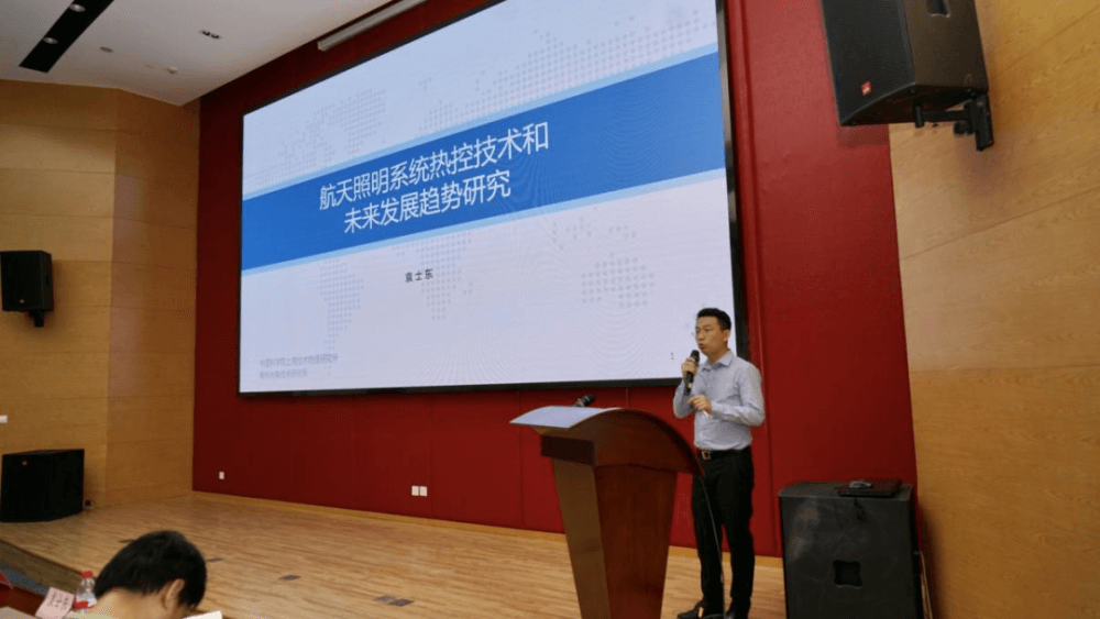 常 分享｜石墨烯在光机电及航天照明产业中的应用论坛举行