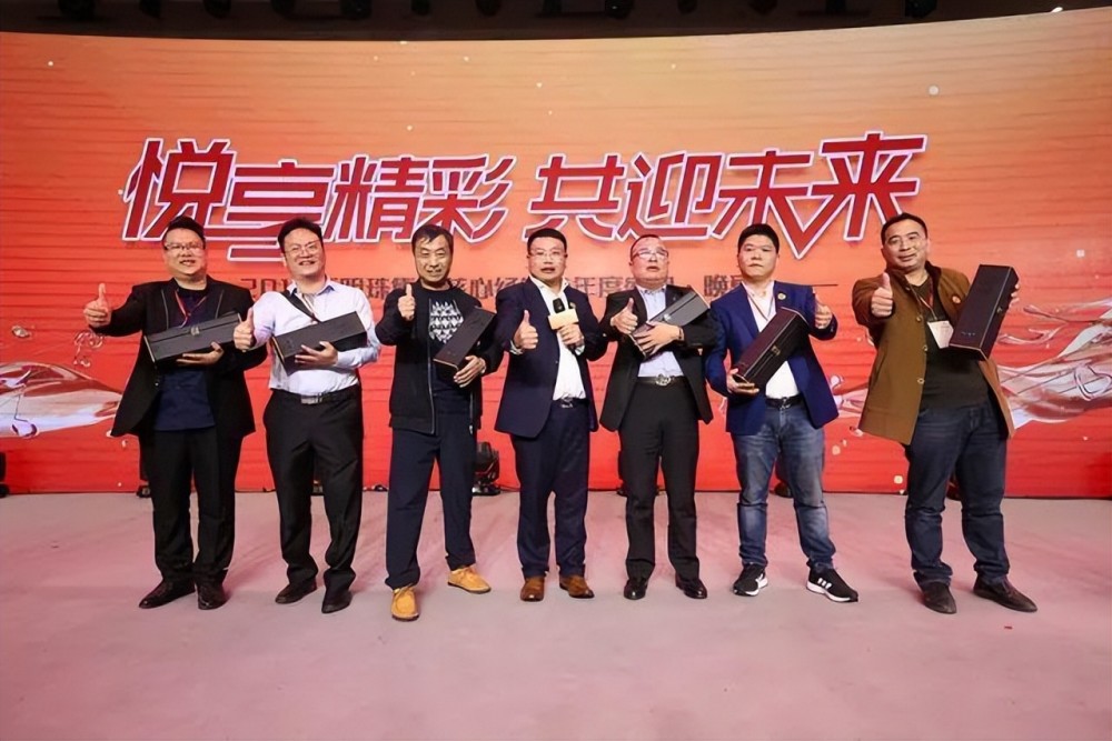 广东省青年企业家，从最基层做起，被称为“创业二代”