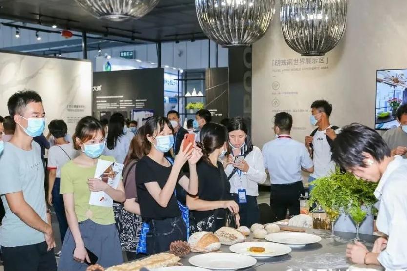 广东省青年企业家，从最基层做起，被称为“创业二代”