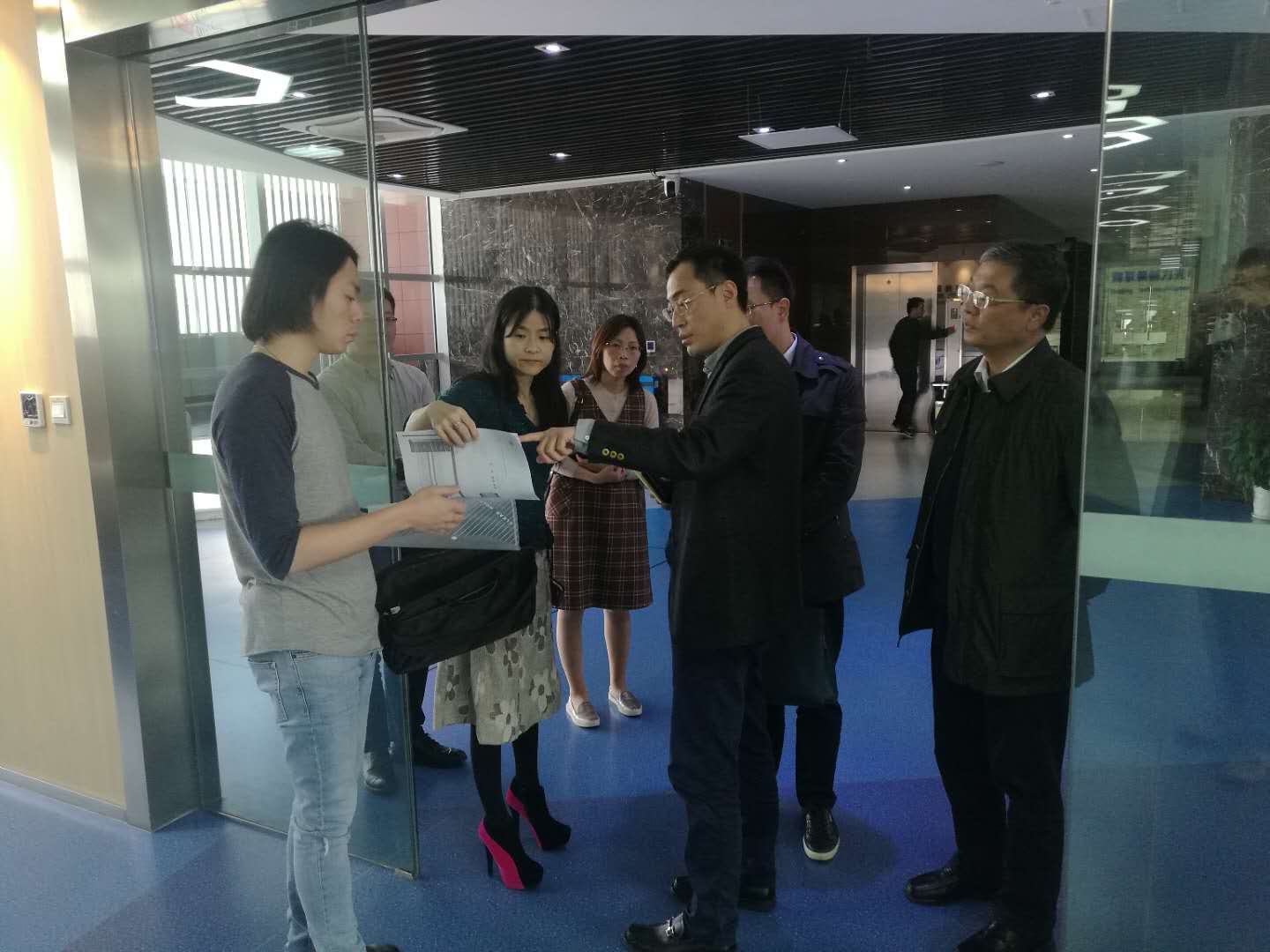 新工集团领导带队调研南京鼎腾石墨烯研究院及产业化项目