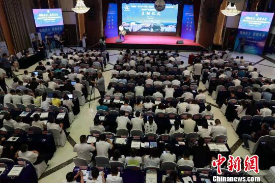 3日，2019中国(七台河)石墨烯应用创新创业大赛在七台河市开赛。　白林鹤 摄