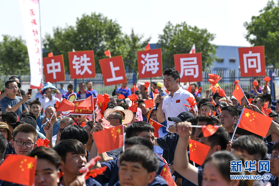 全国总工会文工团在银川演出慰问一线劳动者