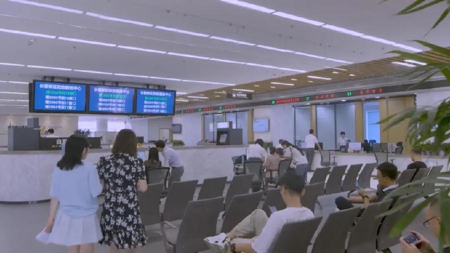 长春汽开区：当好企业“服务员”