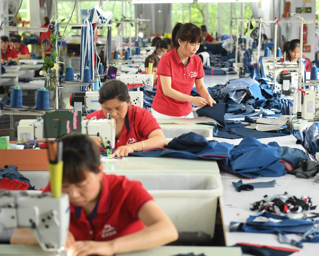 冲锋衣的不断“冲锋”——浙江三门县冲锋衣产业一线观察