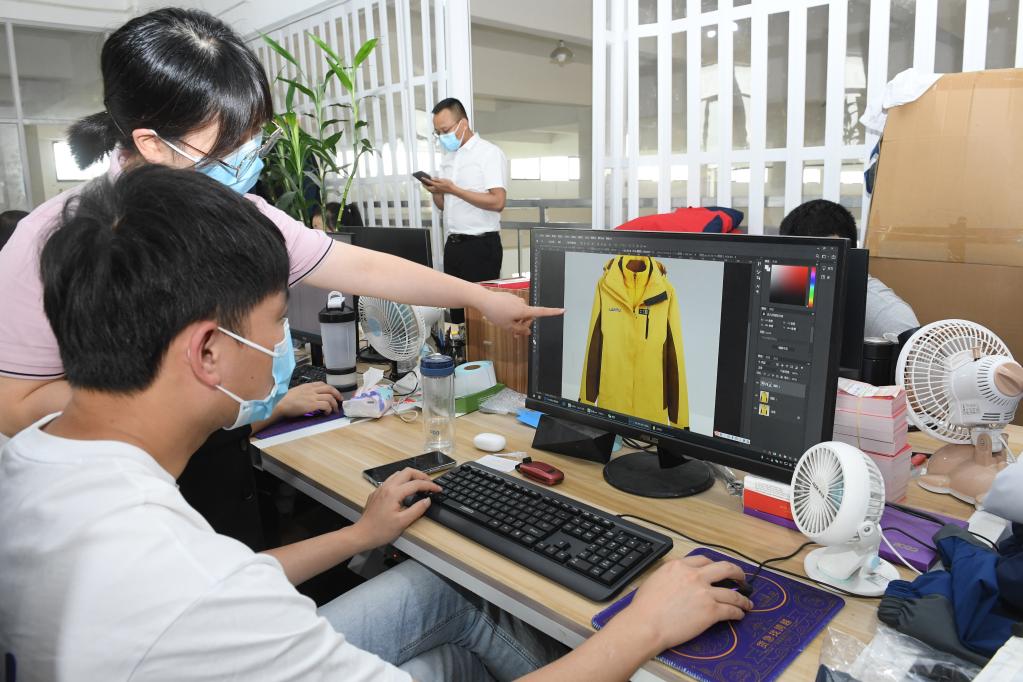 冲锋衣的不断“冲锋”——浙江三门县冲锋衣产业一线观察