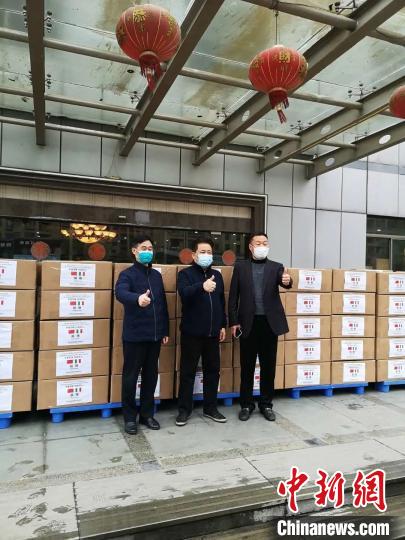 中国企业向意大利捐赠抗疫物资。　受访者 供图 摄