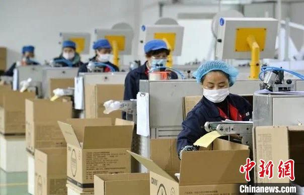 朝美日化有限公司口罩生产车间。　受访者 供图 摄