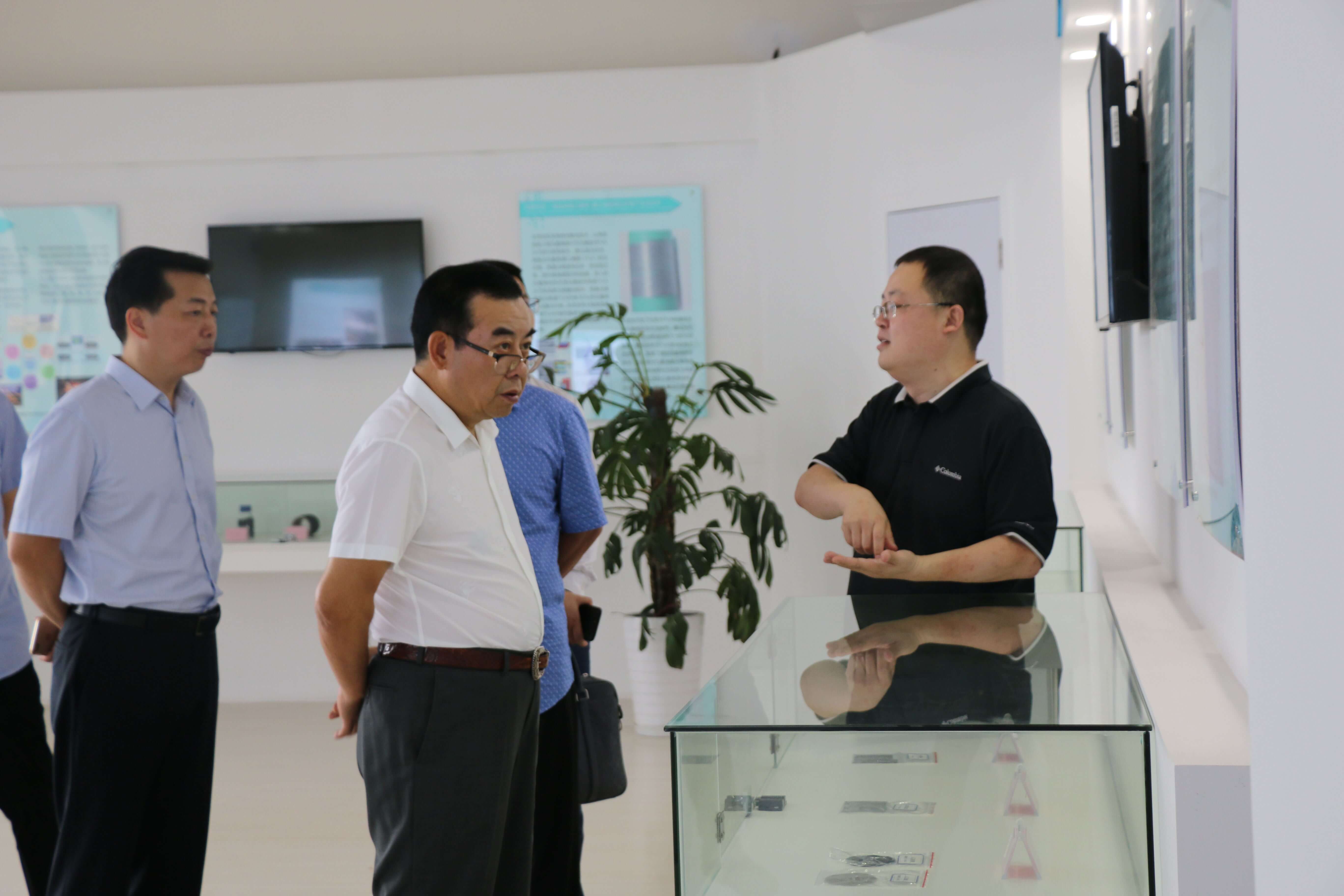 宗申产业集团董事局主席左宗申一行来我公司交流座谈