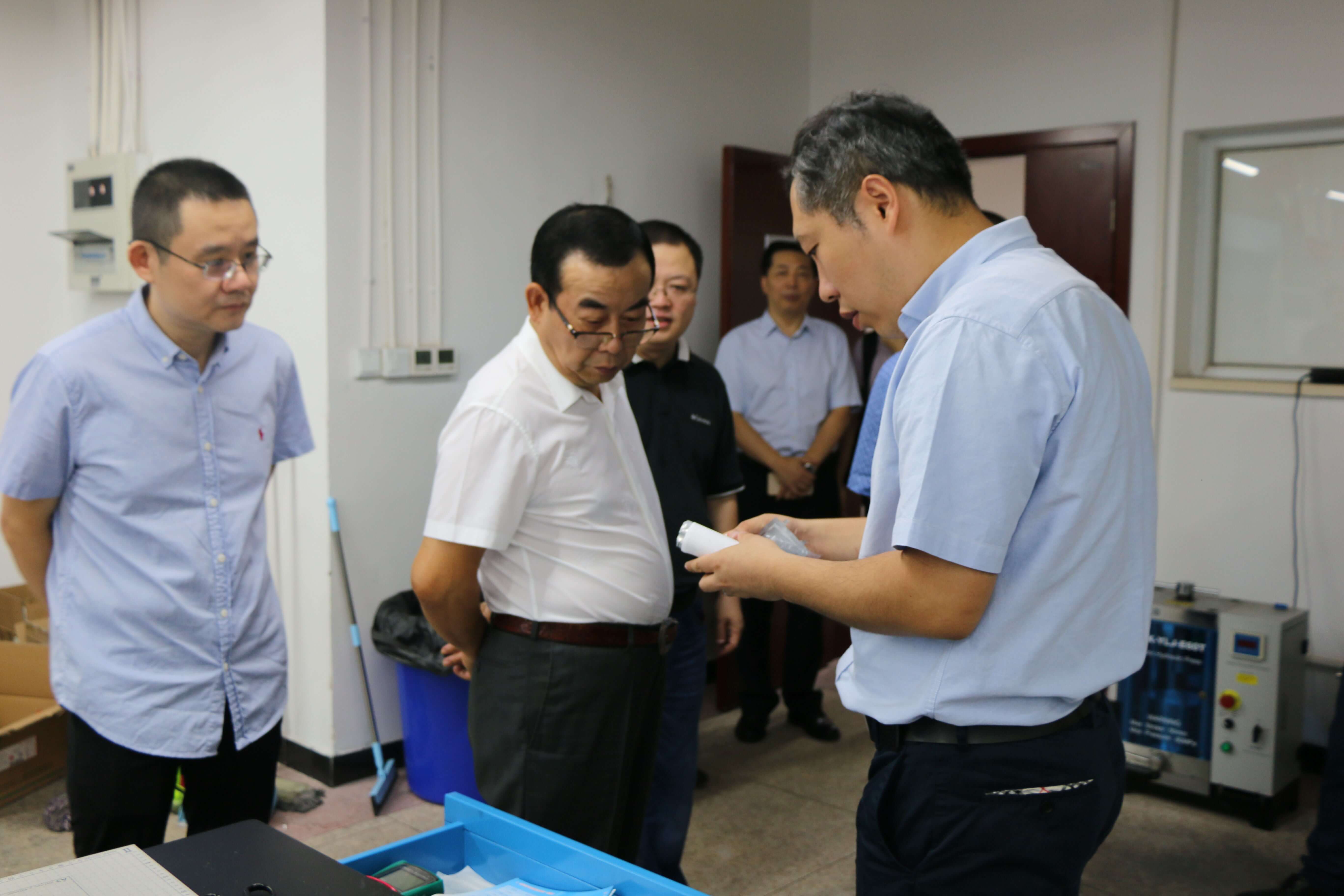 宗申产业集团董事局主席左宗申一行来我公司交流座谈