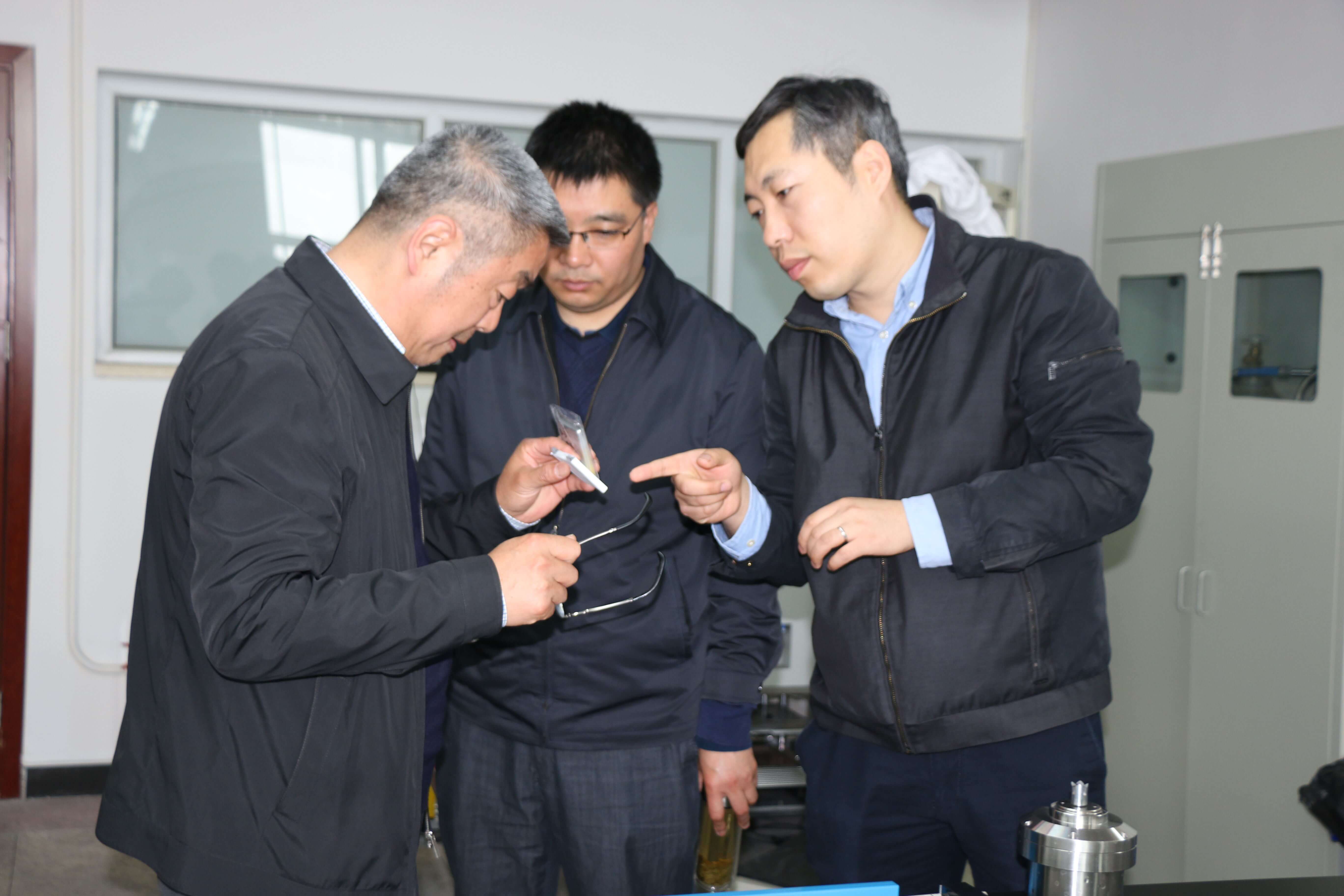 中国科学院成都分院王学定一行调研我司