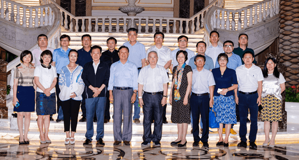 干勇院士、蒋士成院士江苏江山红化纤考察石墨烯原位聚合项目