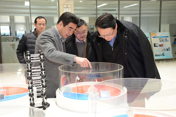 中船集团董事长胡问鸣调研无锡石墨烯产业发展