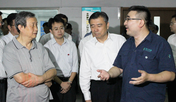 中共中央政治局委员、国务院副总理马凯一行来第六元素考察