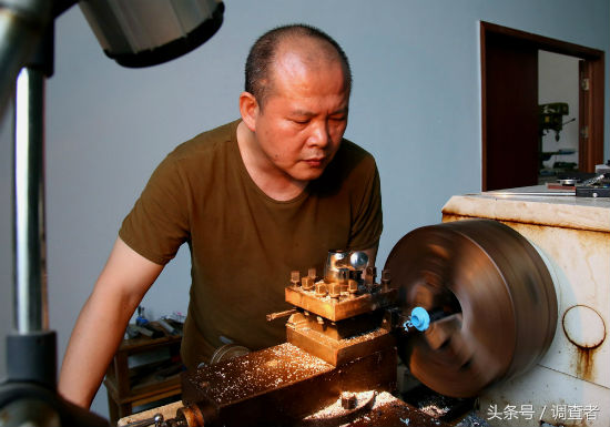 湖南一农民发明石墨烯LED大灯获国家专利