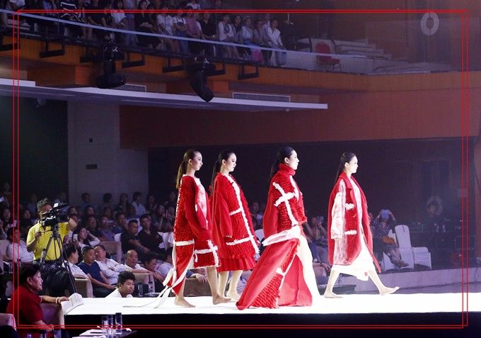 石墨烯也能做华服？这个高校的毕业晚会艳惊四座