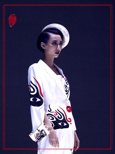 石墨烯也能做华服？这个高校的毕业晚会艳惊四座