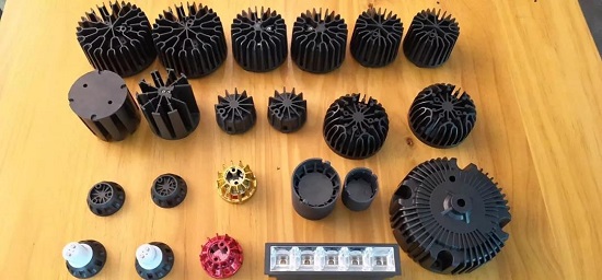 厦门凯纳光亚展展出石墨烯碳塑合金散热方案，关注度火爆