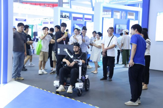 大江东︱工博会上，看高校创新成果如何“顶天、立地、破圈”