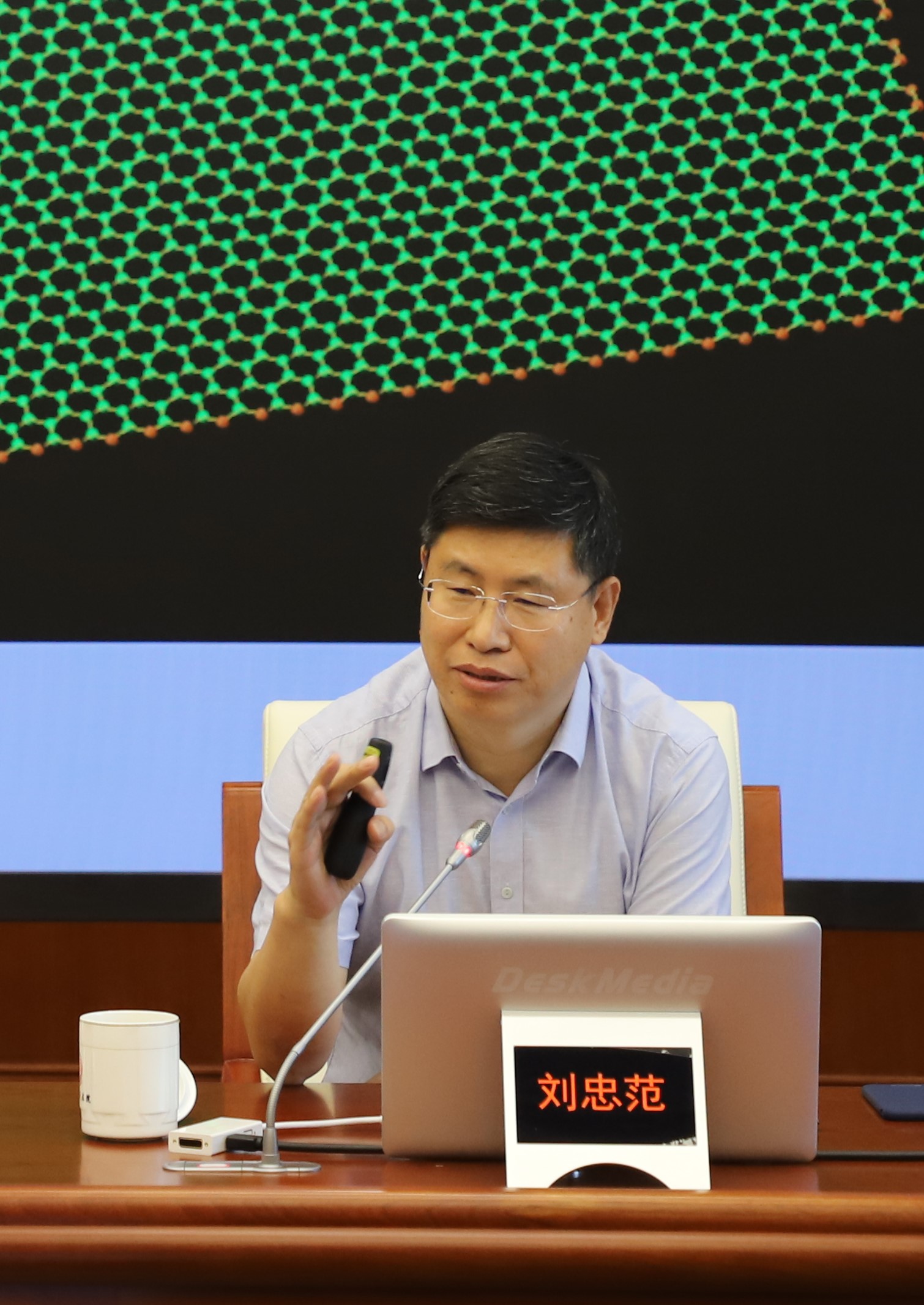 刘忠范做客最高人民法院新知大讲堂 讲述神奇的石墨烯