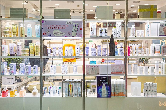 标签管理新规将出，一批化妆品可能要换包装了 如果新规确定实施，品牌想再“忽悠”消费者将变得更难。