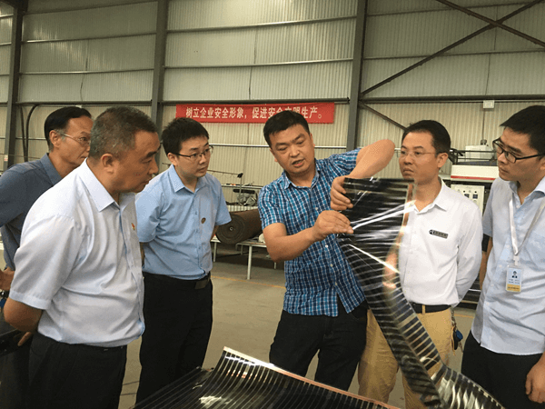 德阳全国首创的石墨烯民用品如何形成产业链？ 四川第二次知识产权专家服务实体经济头脑风暴会 在德阳聪源光电科技有限公司召开