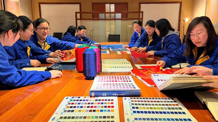 顶尖丝绸、羊绒加石墨烯保暖，走路会飘香！冬奥会的颁奖服面料原来是绍兴制造