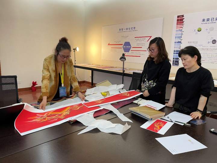 顶尖丝绸、羊绒加石墨烯保暖，走路会飘香！冬奥会的颁奖服面料原来是绍兴制造