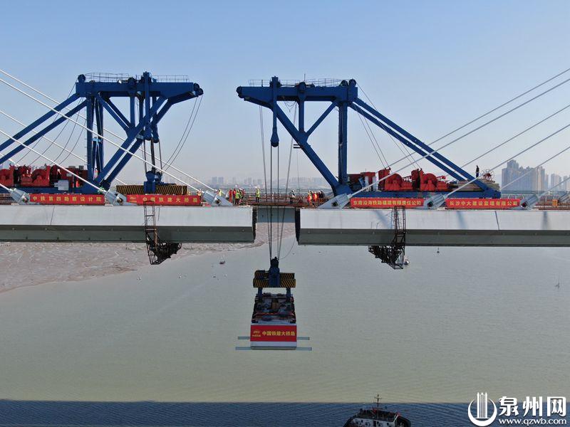 新建福厦铁路安海湾特大桥成功合龙 中国高铁将首次实现跨海不减速