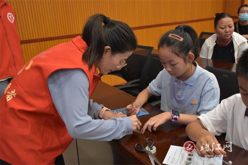 曲靖市科技馆开展2023年全国科技馆联合行动未来的材料之王