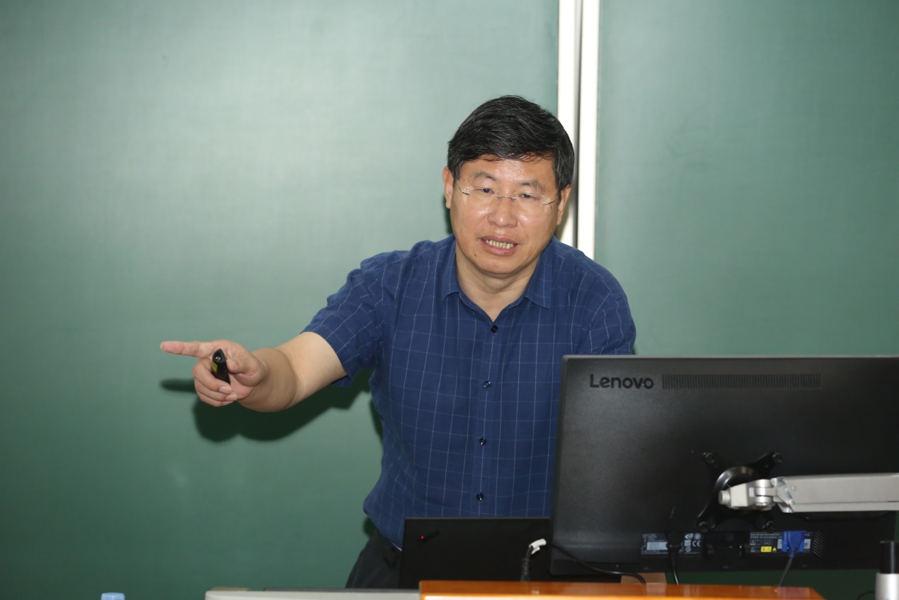 “前沿工程讲堂”首场开讲 刘忠范主讲石墨烯从研究到产业的突破与创新