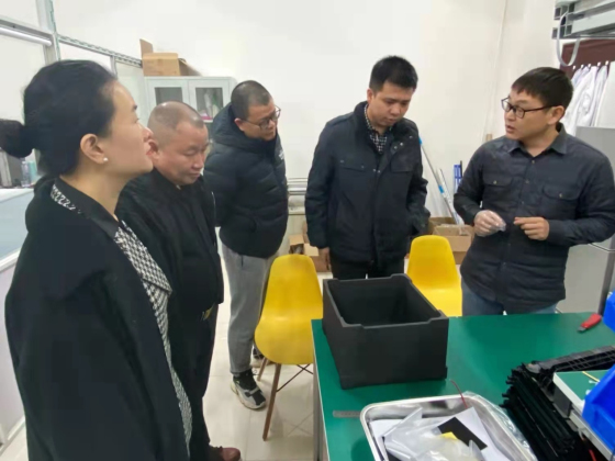 永安市石墨和石墨烯产业园领导一行来长沙理工大学材料学院开展微晶石墨产学研合作洽谈