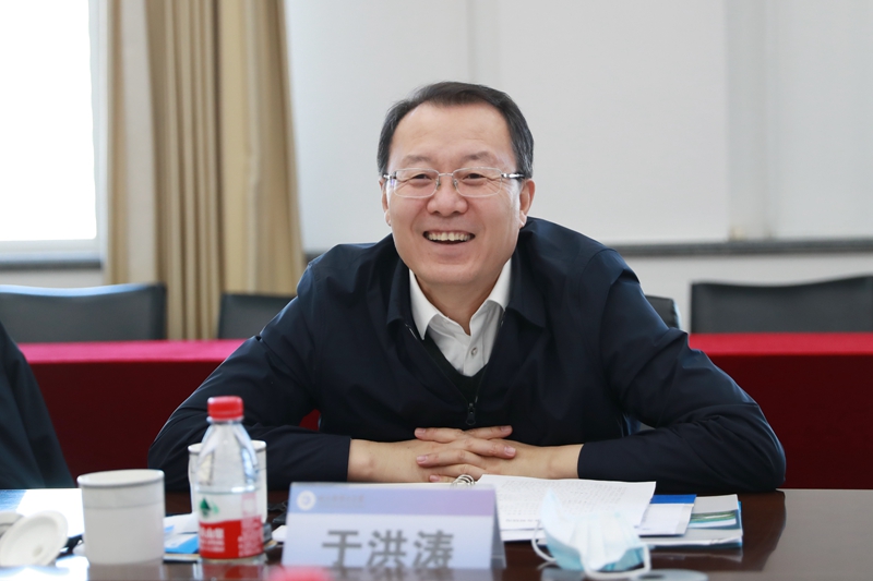鸡西市委书记于洪涛一行来哈尔滨理工大学调研
