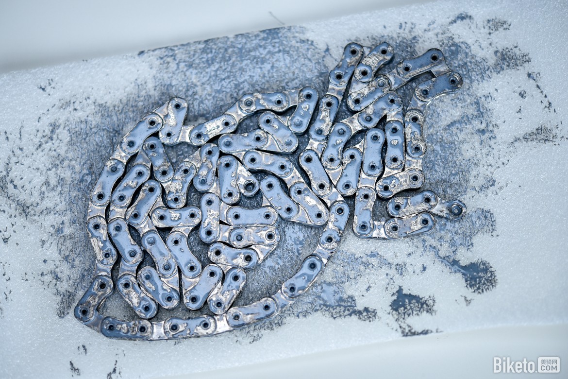 极致边际效益？absoluteBLACK GRAPHENlube石墨烯链条油简评